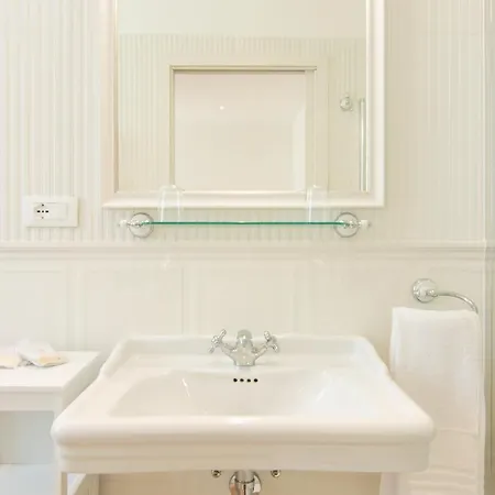 Eden Jacuzzi Pool Domaso