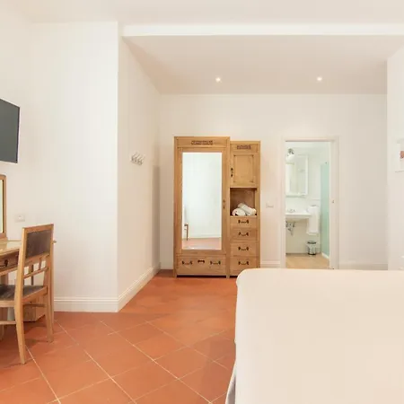 Eden Jacuzzi Pool Bed & Breakfast *