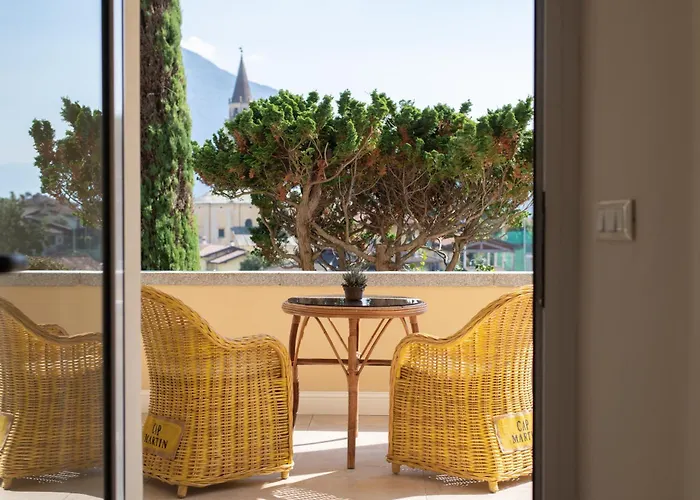Eden Jacuzzi Pool Bed & Breakfast 4*